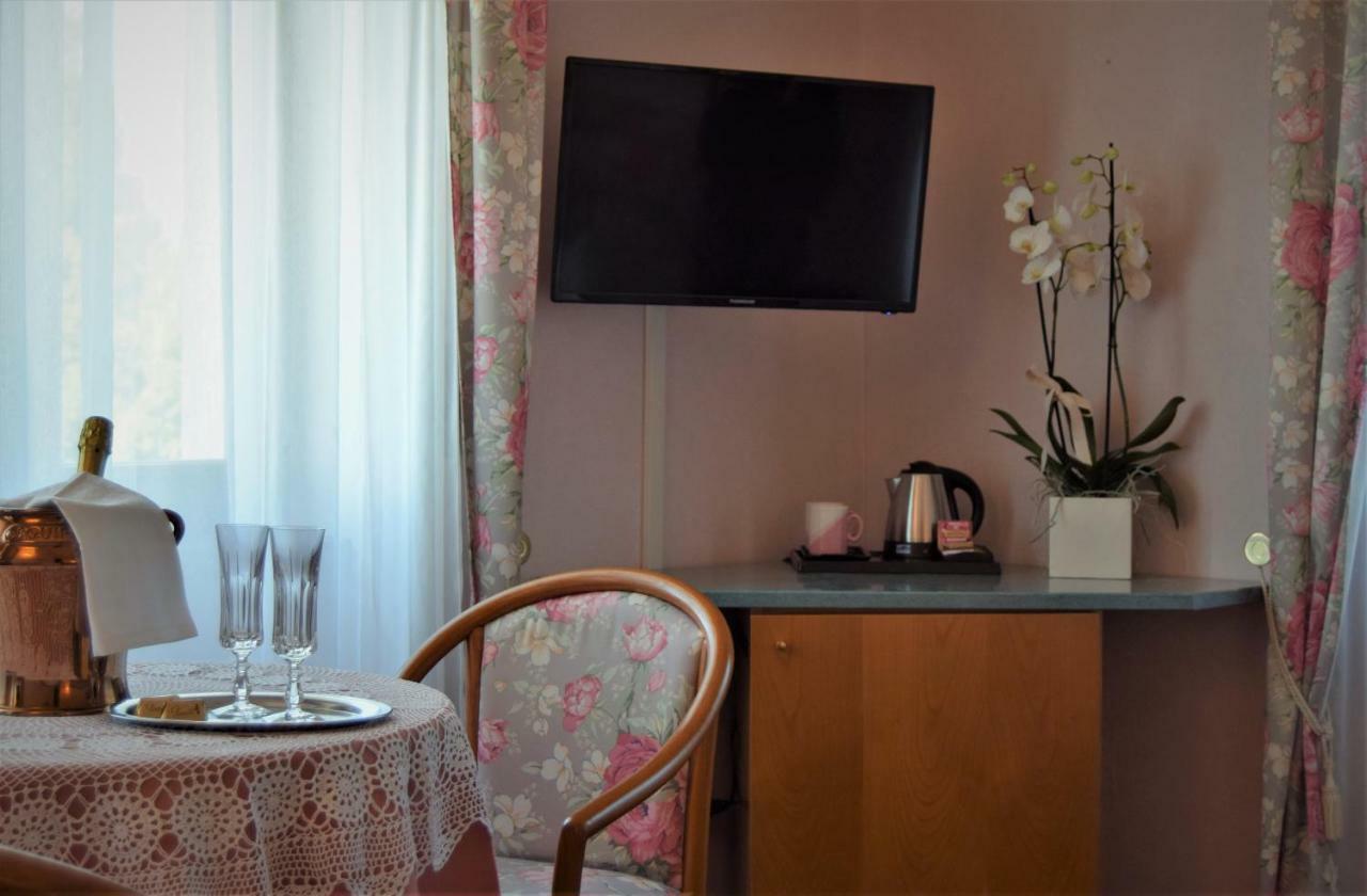 Deluxe Double or Twin Room Lake View