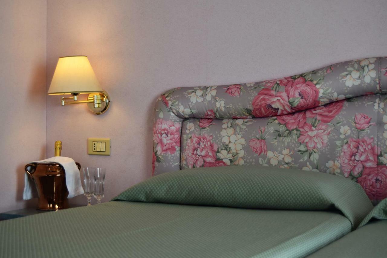 Deluxe Double or Twin Room Lake View
